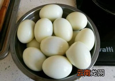 为什么这样会好剥鸡蛋皮