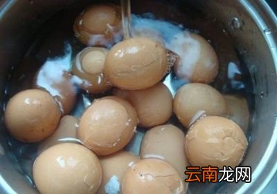 为什么这样会好剥鸡蛋皮