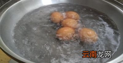 为什么这样会好剥鸡蛋皮