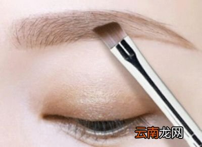 画完眉毛特别容易脱妆的主要原因