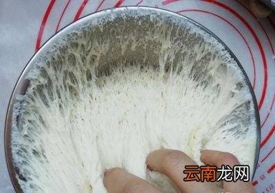 面团粘手是面发好的明显特征吗