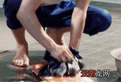 洗衣粉为什么是碱性的呢