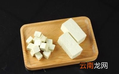 香椿芽拌豆腐的做法
