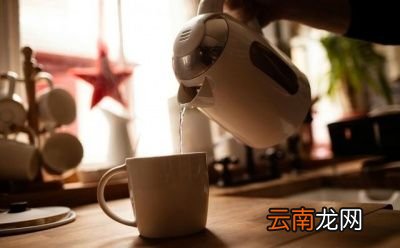 温开水淡盐水还是蜂蜜水更好