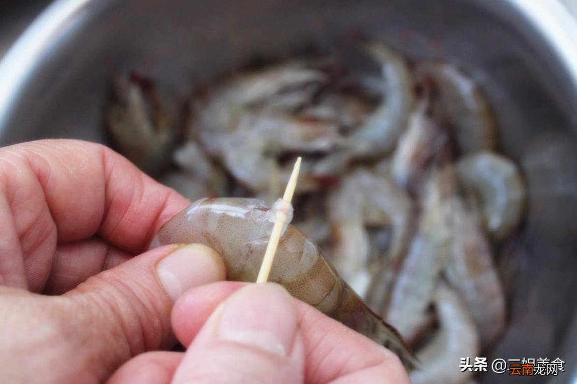 如何清洗虾才干净 如何处理虾
