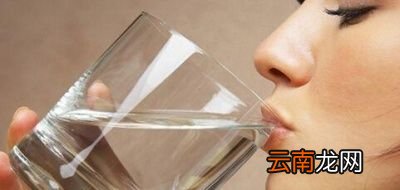 嘴唇经常性干裂和起皮这是什么原因