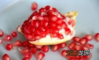 一般石榴裂果可以通过以下方法防治