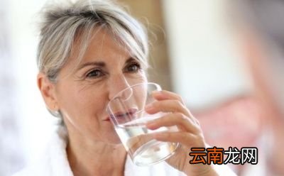 晨起杯水好处多希望不要忘记