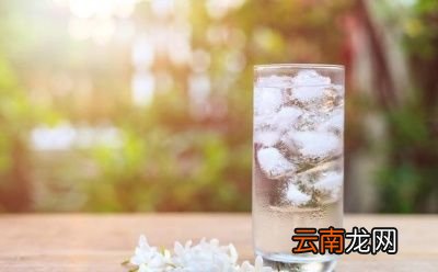 孕期喝水有讲究生活中常见的哪四种水不能碰