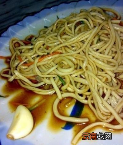 吃面吃蒜有以下几点原因