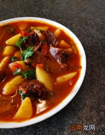 土豆炖牛肉的做法