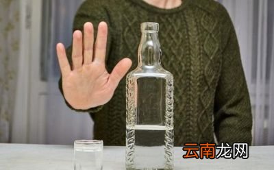 普通人戒酒是没有什么不适的想戒酒就戒酒了