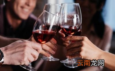 普通人戒酒是没有什么不适的想戒酒就戒酒了