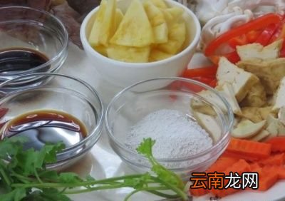 黑木耳烩凤梨做法