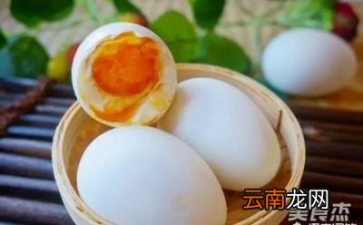 该如何挑出流油鸭蛋呢