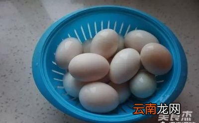 该如何挑出流油鸭蛋呢
