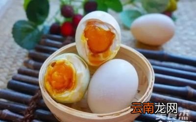 该如何挑出流油鸭蛋呢