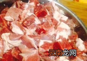 下面具体介绍滋补炖羊肉的做法
