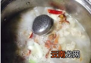 下面具体介绍滋补炖羊肉的做法