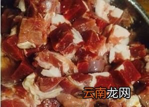 下面具体介绍滋补炖羊肉的做法
