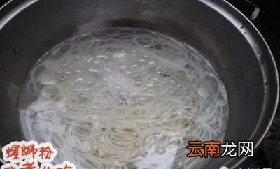 除此之外总是几根青菜配一碗螺蛳粉