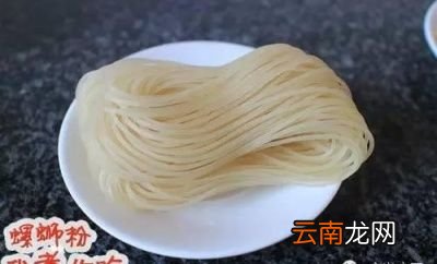除此之外总是几根青菜配一碗螺蛳粉