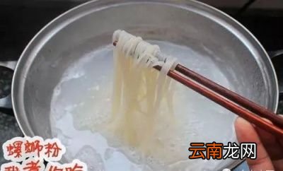 除此之外总是几根青菜配一碗螺蛳粉