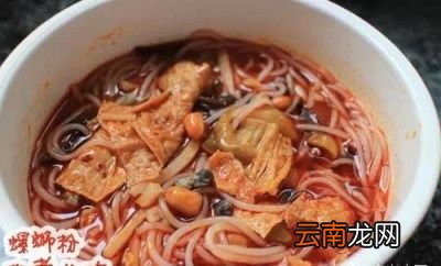 除此之外总是几根青菜配一碗螺蛳粉