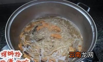 除此之外总是几根青菜配一碗螺蛳粉