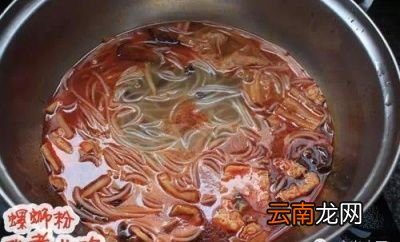 除此之外总是几根青菜配一碗螺蛳粉