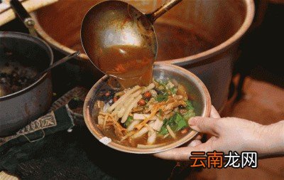 除此之外总是几根青菜配一碗螺蛳粉