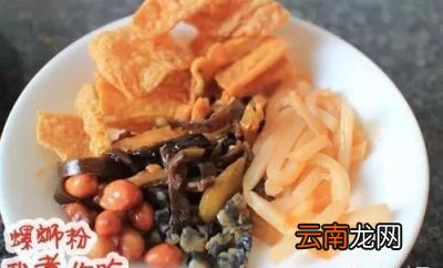 除此之外总是几根青菜配一碗螺蛳粉