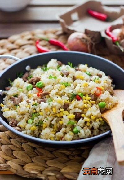 下面就来说一说酱油炒饭的具体操作方法和步骤
