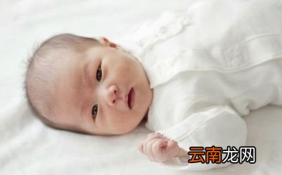 给婴儿准备衣服有什么讲究呢