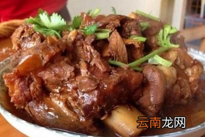 挑选新鲜的棒骨