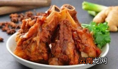 挑选新鲜的棒骨