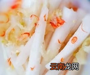 半小时腌制好酸辣萝卜条的做法