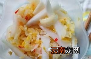 半小时腌制好酸辣萝卜条的做法