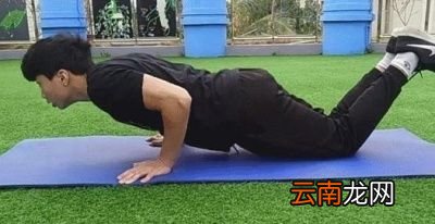 男人做俯卧撑的好处