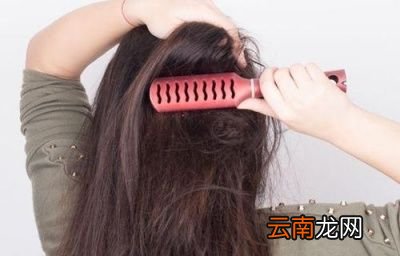 头发容易干燥打结缠绕不易梳理呢