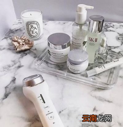 |化妆水和精华水先用哪个