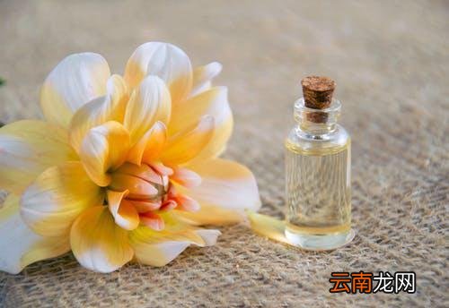 内心相当自卑的人具有三点特征 自卑心理的主要表现有哪些