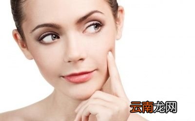 首先你要分析造成自己敏感肌肤的原因