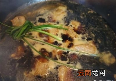 排骨酸菜炖粉条的做法