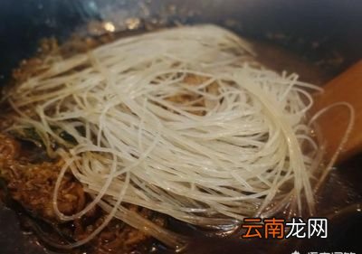 排骨酸菜炖粉条的做法
