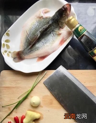 清蒸鲈鱼去腥味的方法