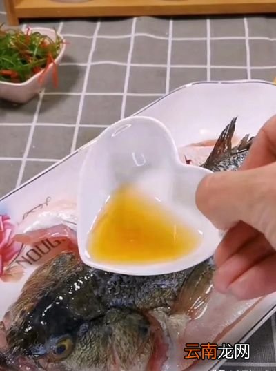 清蒸鲈鱼去腥味的方法