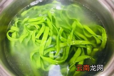 菠菜面条颜色翠绿小技巧
