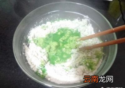 菠菜面怎么才能做出翠绿翠绿的颜色