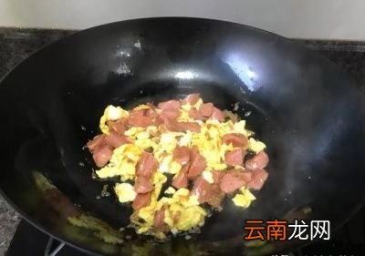 怎样才能炒出一粒一粒晶莹剔透的炒饭呢